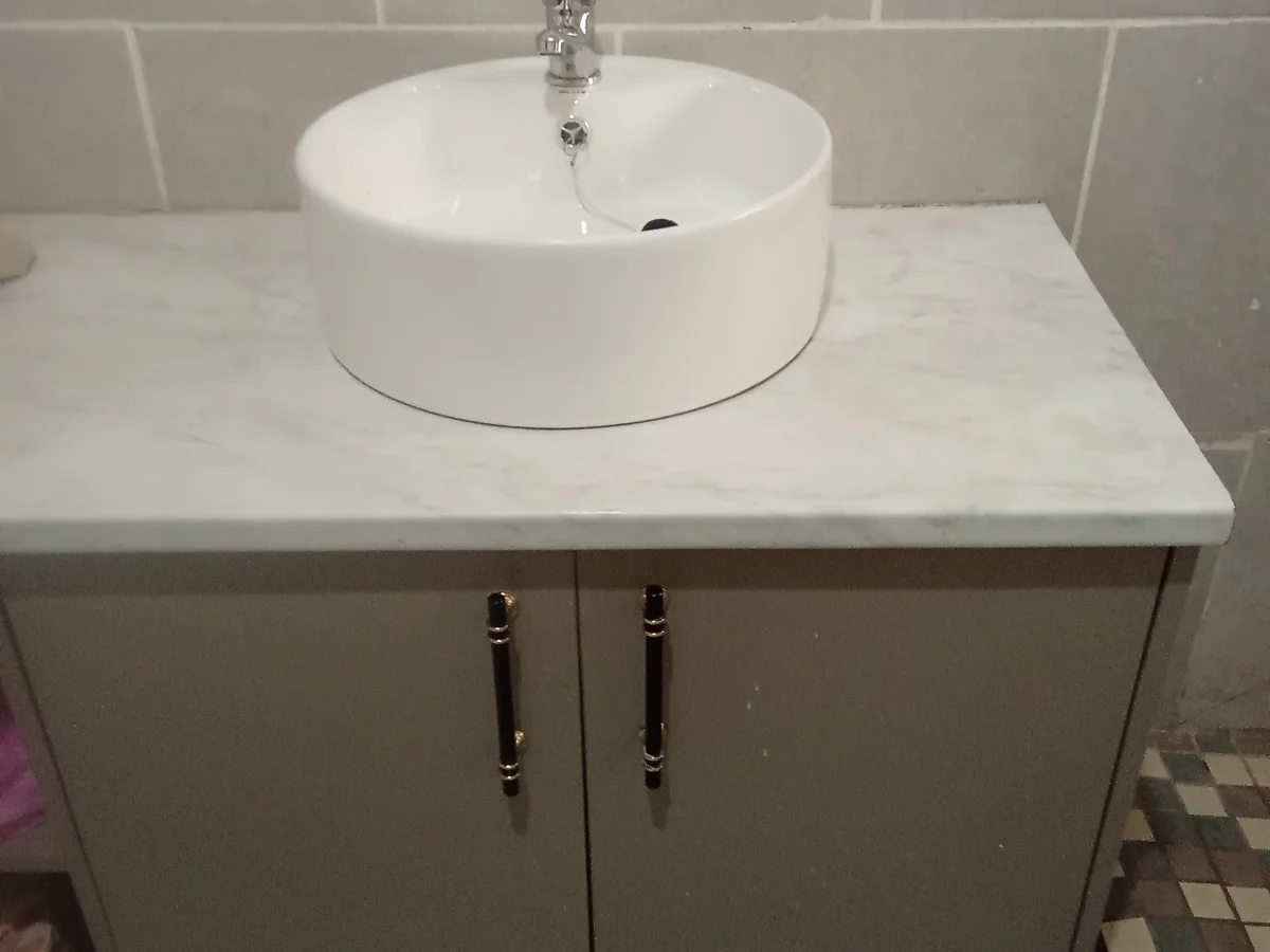 Cabinet basin installation
