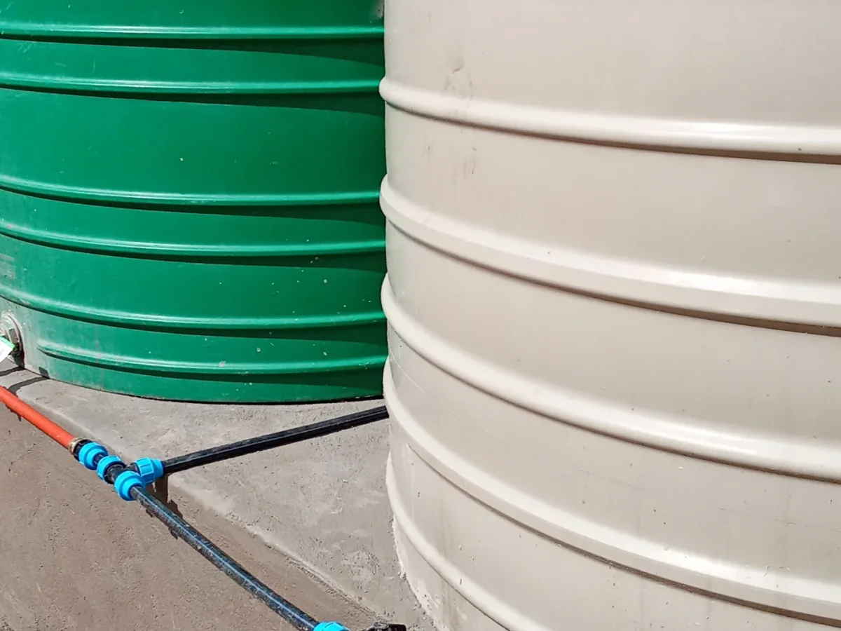 Tank connection installation